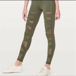 Lululemon BLACK mesh wunder under leggings